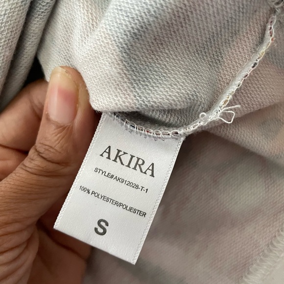 AKIRA graffiti crop top - Picture 6 of 6